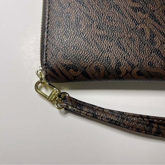 Steve Madden Wallet Large Zip Around Brown Leather Gold Wristlet Wrist Strap - Picture 5 of 11